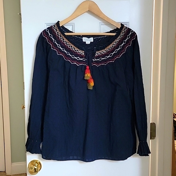 Velvet by Graham & Spencer Trudie Embroidered Smocked Top Size Medium Women's - Picture 5 of 9